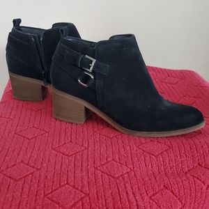 Zip up ankle boot
